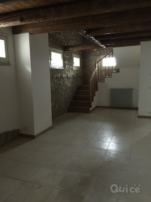 Appartamento mansardato travato a vista foto-8254