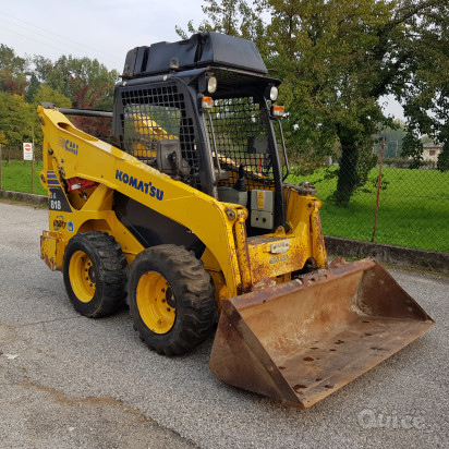 Minipala gommata Komatsu SK 818 H foto-10284