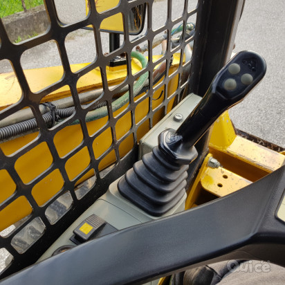 Minipala gommata Komatsu SK 818 H foto-64407