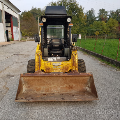 Minipala gommata Komatsu SK 818 H foto-64405