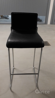 Vendo 2 sgabelli, seduta colore nero, struttura  in acciaio foto-69040