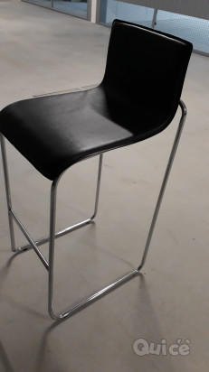 Vendo 2 sgabelli, seduta colore nero, struttura  in acciaio foto-10829