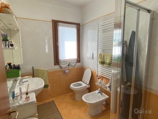 MOLTO LUMINOSO ED IN ECCELLENTE STATO D'USO foto-69746