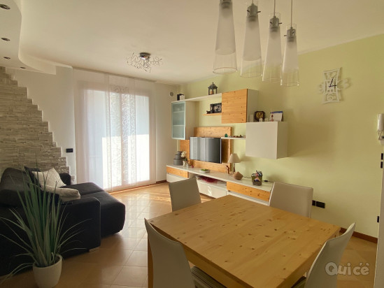 MOLTO LUMINOSO ED IN ECCELLENTE STATO D'USO foto-10878