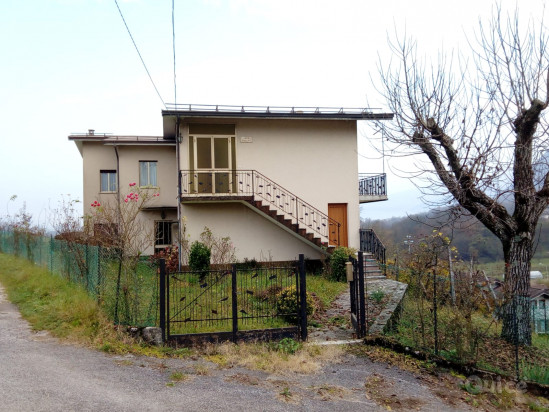 CASA SINGOLA IN POSIZIONE PANORAMICA E ASSOLATA foto-72966