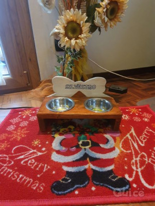 Porta ciotole in legno per cani e gatti foto-102508