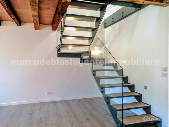 DUPLEX SU PALAZZETTO STORICO RISTRUTTURATO foto-105770
