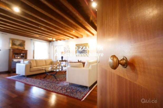 Bicamere ultimo piano in villa con parco secolare a San Biagio di Callalta foto-107895