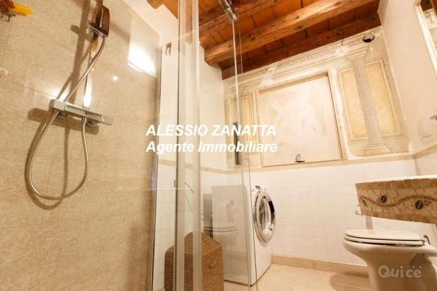 Bicamere ultimo piano in villa con parco secolare a San Biagio di Callalta foto-107909