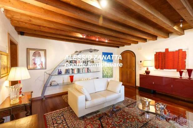 Bicamere ultimo piano in villa con parco secolare a San Biagio di Callalta foto-107899