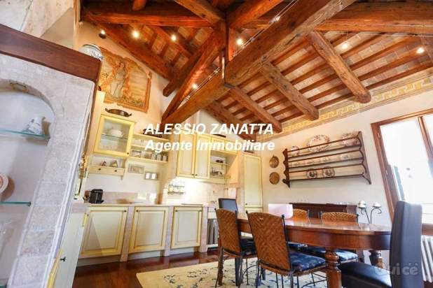 Bicamere ultimo piano in villa con parco secolare a San Biagio di Callalta foto-107905