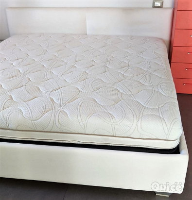 Letto king size comprensivo di rete e materasso foto-148847