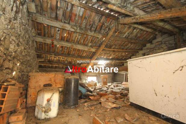 Porzione di testa in corte da ristrutturare. Grand a Borgo Valbelluna foto-153056