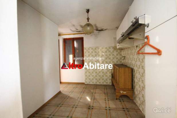 Porzione di testa in corte da ristrutturare. Grand a Borgo Valbelluna foto-153051