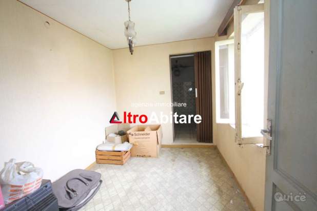 Porzione di testa in corte da ristrutturare. Grand a Borgo Valbelluna foto-153050