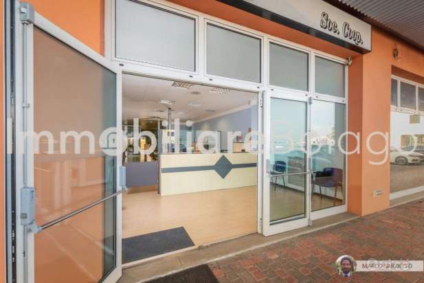 COMODISSIMO SPAZIO COMMERCIALE DIREZIONALE 240 MQ a Spresiano foto-171264