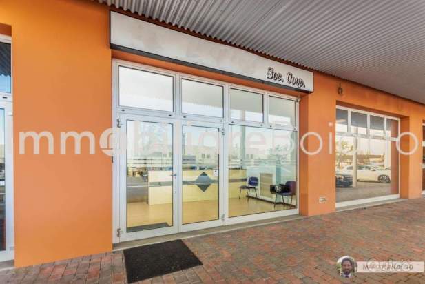 COMODISSIMO SPAZIO COMMERCIALE DIREZIONALE 240 MQ a Spresiano foto-171263