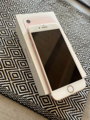 Vendo IPhone 7 128GB oro  foto-22084