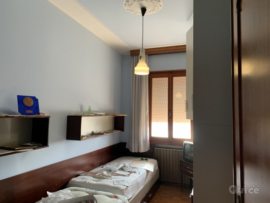 APPARTAMENTO TRE CAMERE CON ANNESSI AUTOFFICINA E NEGOZIO foto-191081