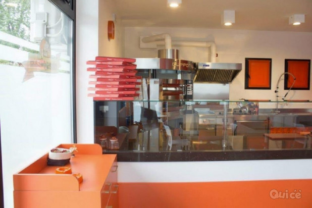 Interessante attività di pizza al taglio foto-16632