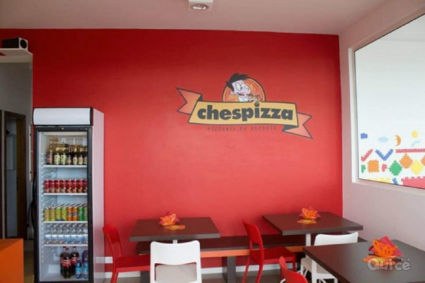 Interessante attività di pizza al taglio foto-16635