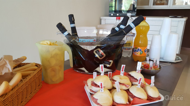 VENDESI ATTIVITAì DI BAR MOLTO BEN AVVIATA foto-16860