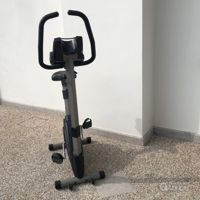 Bicicletta stazionaria foto-259311