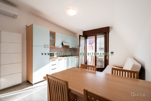 Lignano, appartamento trilocale mansardato tra il centro e la spiaggia foto-267036