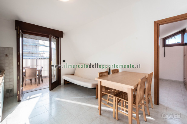 Lignano, appartamento trilocale mansardato tra il centro e la spiaggia foto-30694