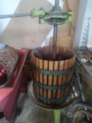 Botti vino vetroresina torchio damigiane spremitrice elettrica ecc.. foto-314723