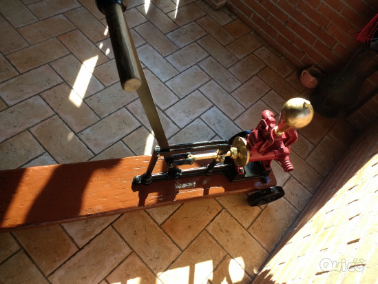 Pompa manuale per il travaso del vino foto-321217