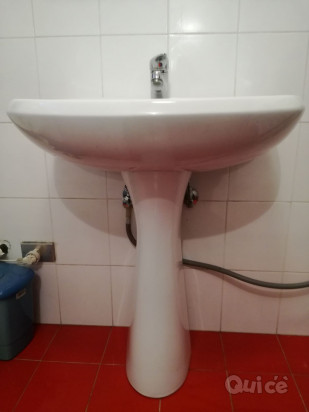 Lavabo per bagno e miscelatore foto-37349