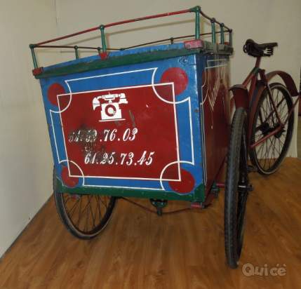 Bicicletta con carretto portagiornali foto-21197