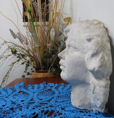 Volto / Busto di donna in gesso da appendere foto-351299