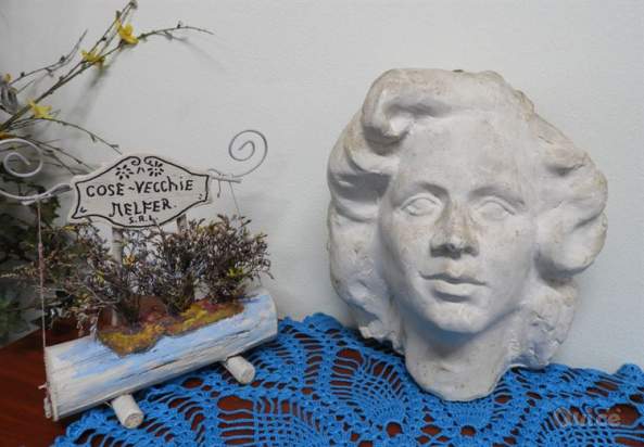 Volto / Busto di donna in gesso da appendere foto-351301