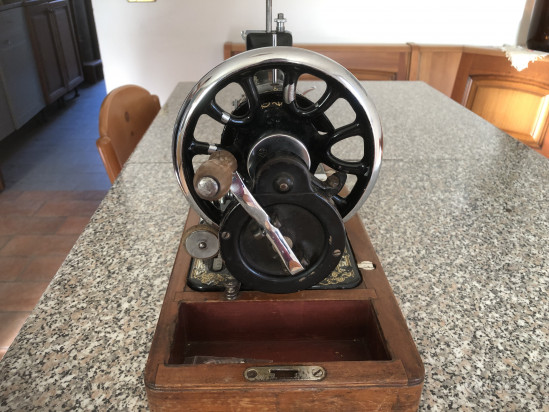 Macchina Singer anno 1899 foto-370611