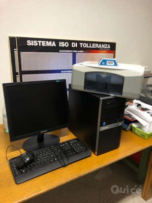 computer desktop con monitor e stampante foto-4356