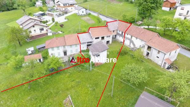 Porzioni terra-cielo da ristrutt. con 7500mq di t. a Borgo Valbelluna foto-44326