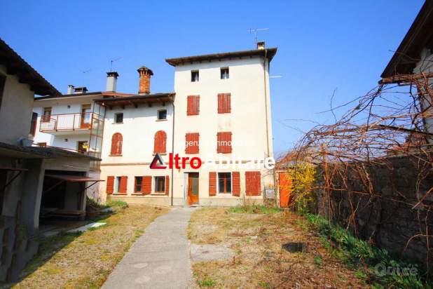 LENTIAI. Porzione terra-cielo di grande volumetria a Borgo Valbelluna foto-44330