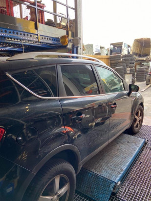 Ford Kuga del 2011 2.0 diesel  per pezzi di ricambio  foto-23992