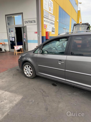 volkswagen touran 2.0 d del 2009 per pezzi di ricambio foto-24400