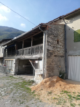 Porzione centrale suddivisa in 3 piani - V1490 foto-390294