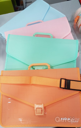 20% SCONTO VALIGETTE X SCUOLA CON TRACOLLA  EURO 9,95 INVECE DI 12,45 foto-392267