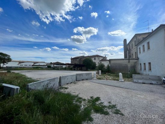 Complesso di appartamenti ed attivit&agrave; commerciali - V1495 foto-401036