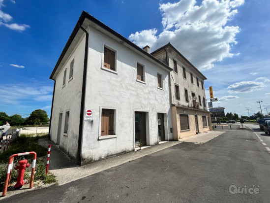 Complesso di appartamenti ed attivit&agrave; commerciali - V1495 foto-401038