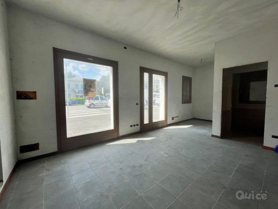 Complesso di appartamenti ed attivit&agrave; commerciali - V1495 foto-401049