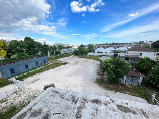 Complesso di appartamenti ed attivit&agrave; commerciali - V1495 foto-46850