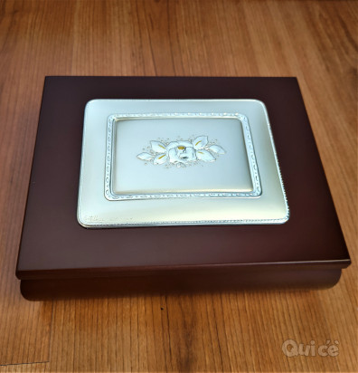 Scatola Portagioie in legno scuro e piastrina argento fiore foto-48001