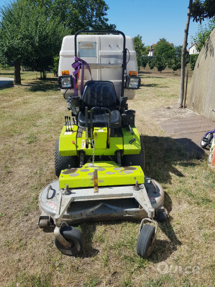Rasaerba Grillo bee fly 700 foto-428154