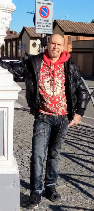 Cerco donna per relazione seria ho amicizia  foto-431491